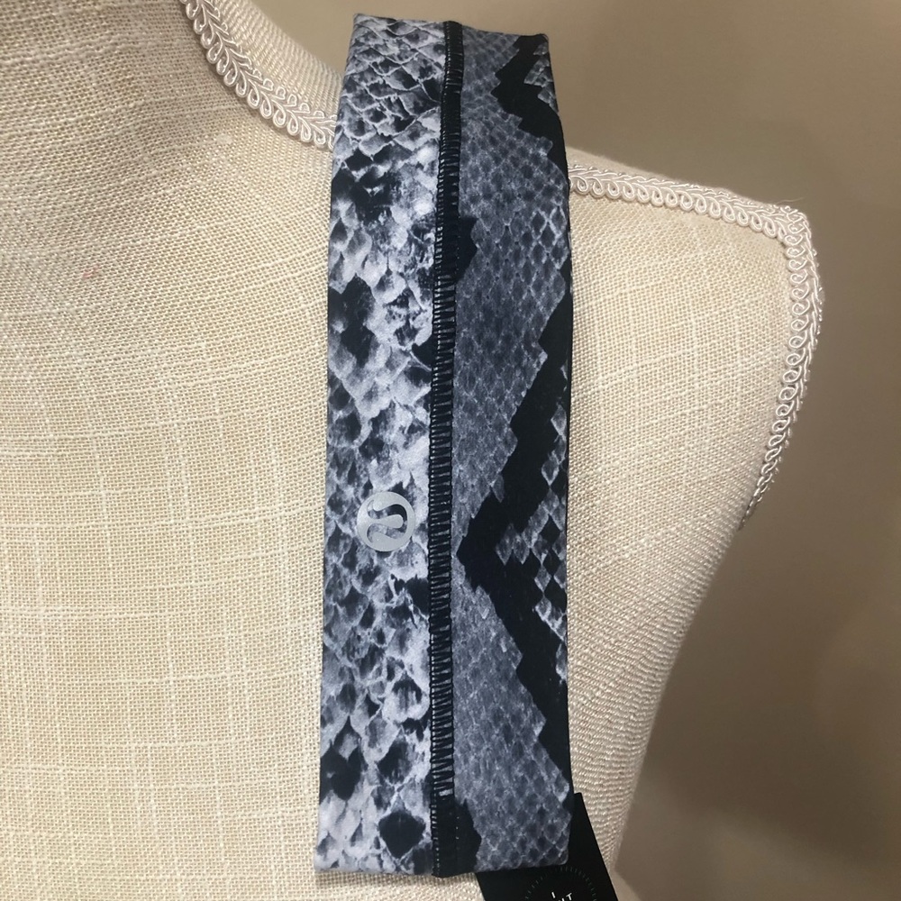 Lululemon snake print headband